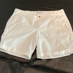 Old Navy Women's White Shorts, size 14, Bermudas